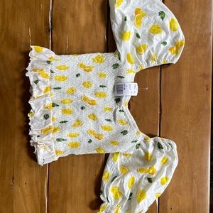 FOREVER 21 - SIZE Small - SMOCKED LEMON PRINT WITH PUFF SLEEVE TOP